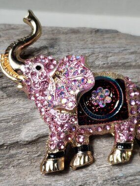 New Costume Jewelry Elephant Brooch Pink Rhinestones Trunk Up